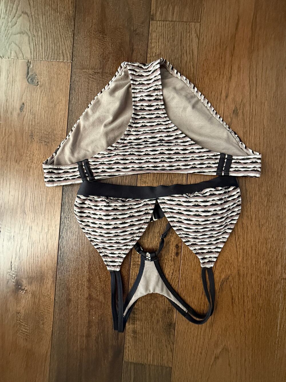 Athleta Halter Bikini Set Top Sz S Bottom Sz M Geometric Print Cheeky